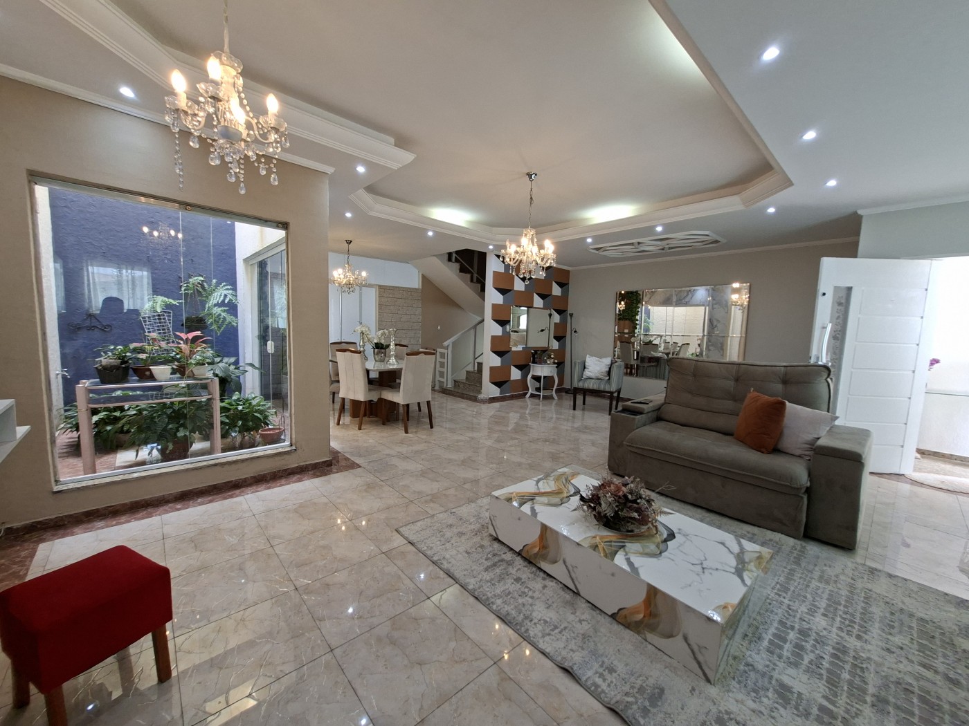 Sobrado, 4 quartos, 370 m² - Foto 1